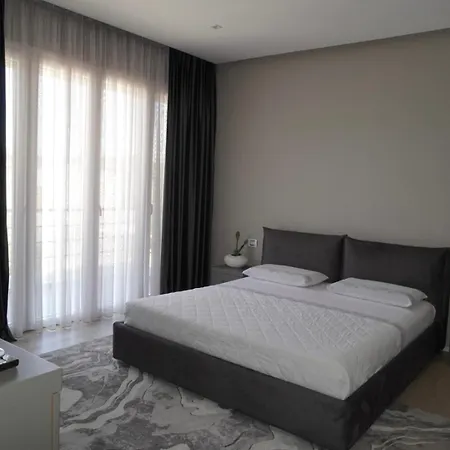 Esmi Durres