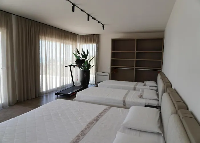 Esmi Durres