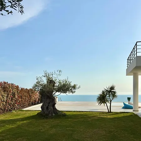 Esmi Durres *