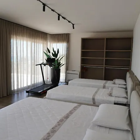 Esmi Durres