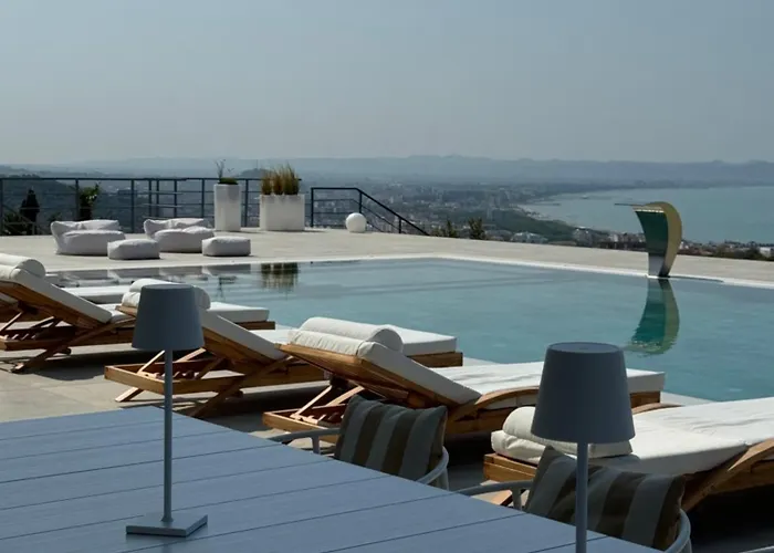 Esmi Durres